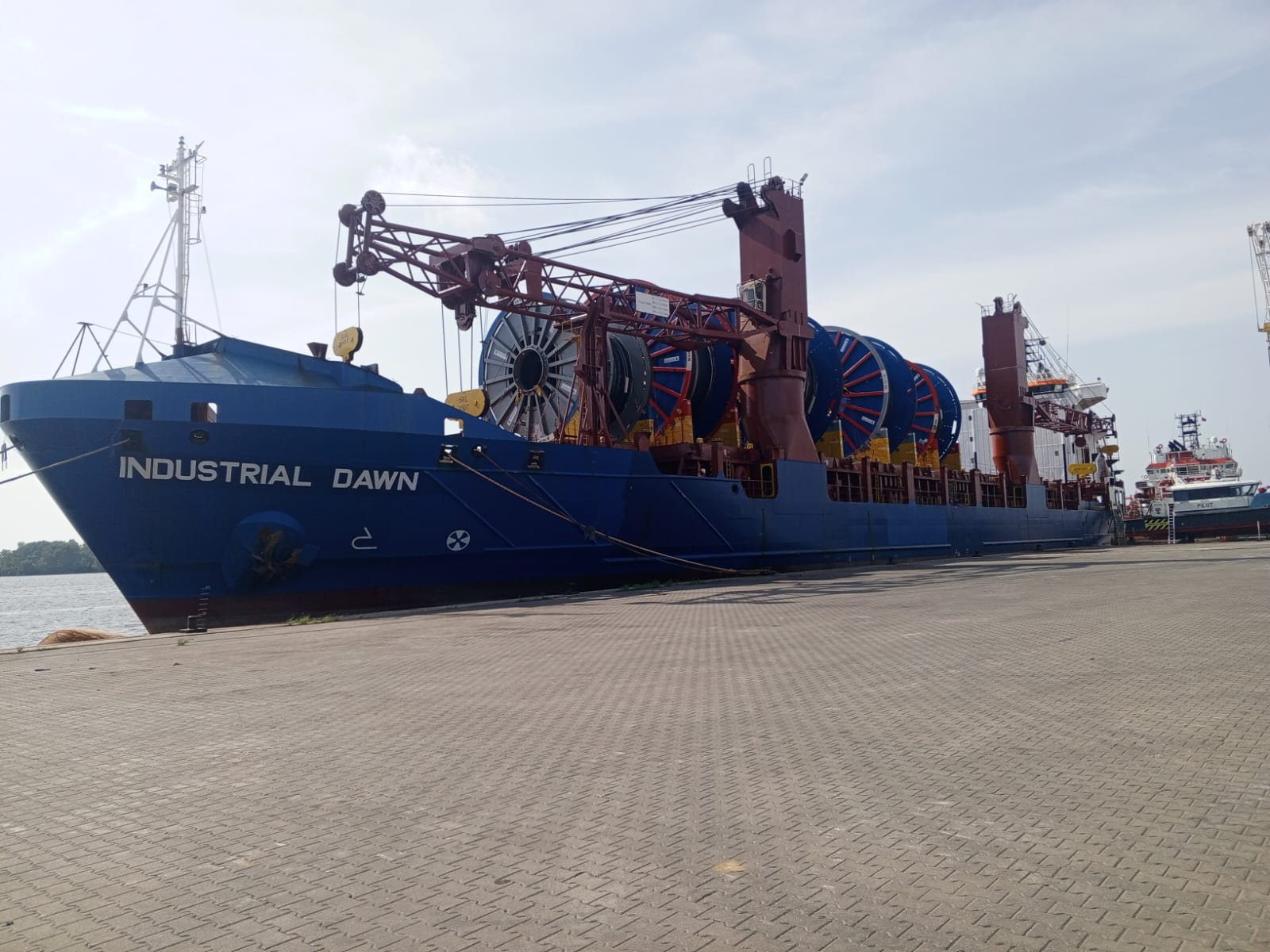 An offshore campaign, which began in Europe, is ending. On the same day, another one begins in Asia! 